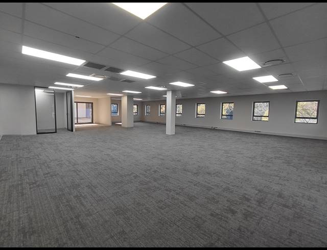 249M² OFFICE TO LET IN BRYANSTON